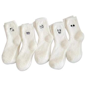  Есенни и зимни чорапи от норка за жени сладки с бели удебелени зимни топли домашни коралови кадифени подови чорапи