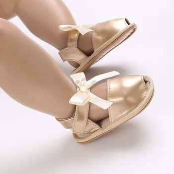  Новородени златни бебешки обувки пролетна мода против хлъзгане еднолично дъно момче момиче обувки елегантен дишаща бебе малко дете първи проходилка